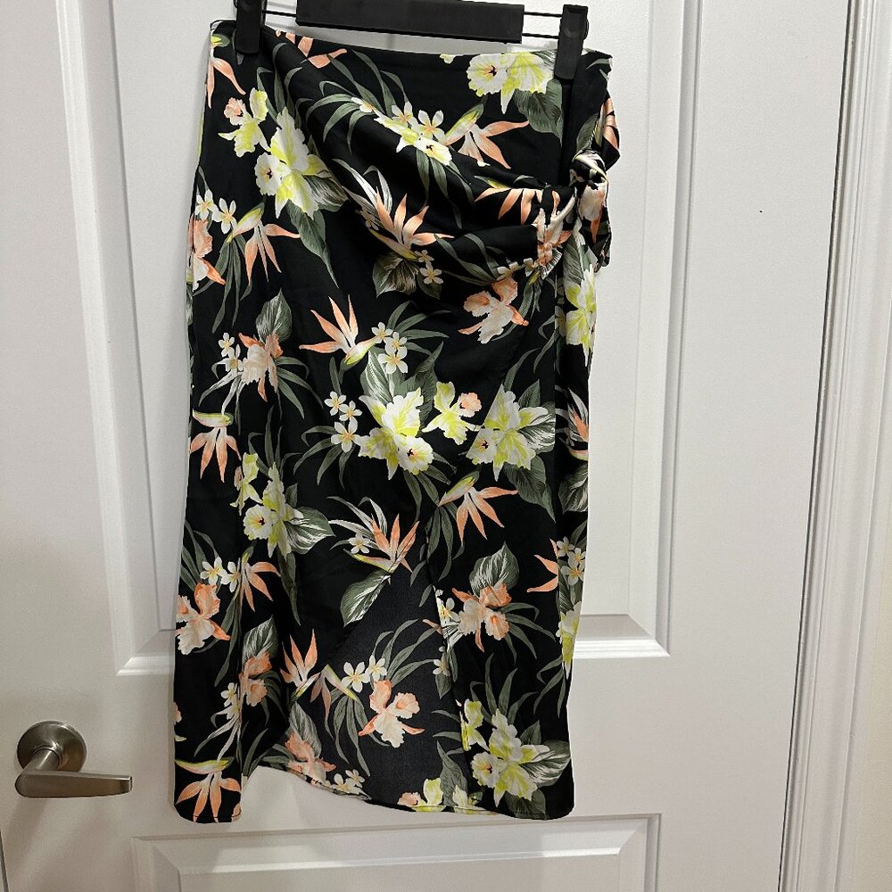 H&M DIVIDED Floral Wrap Skirt Size 4